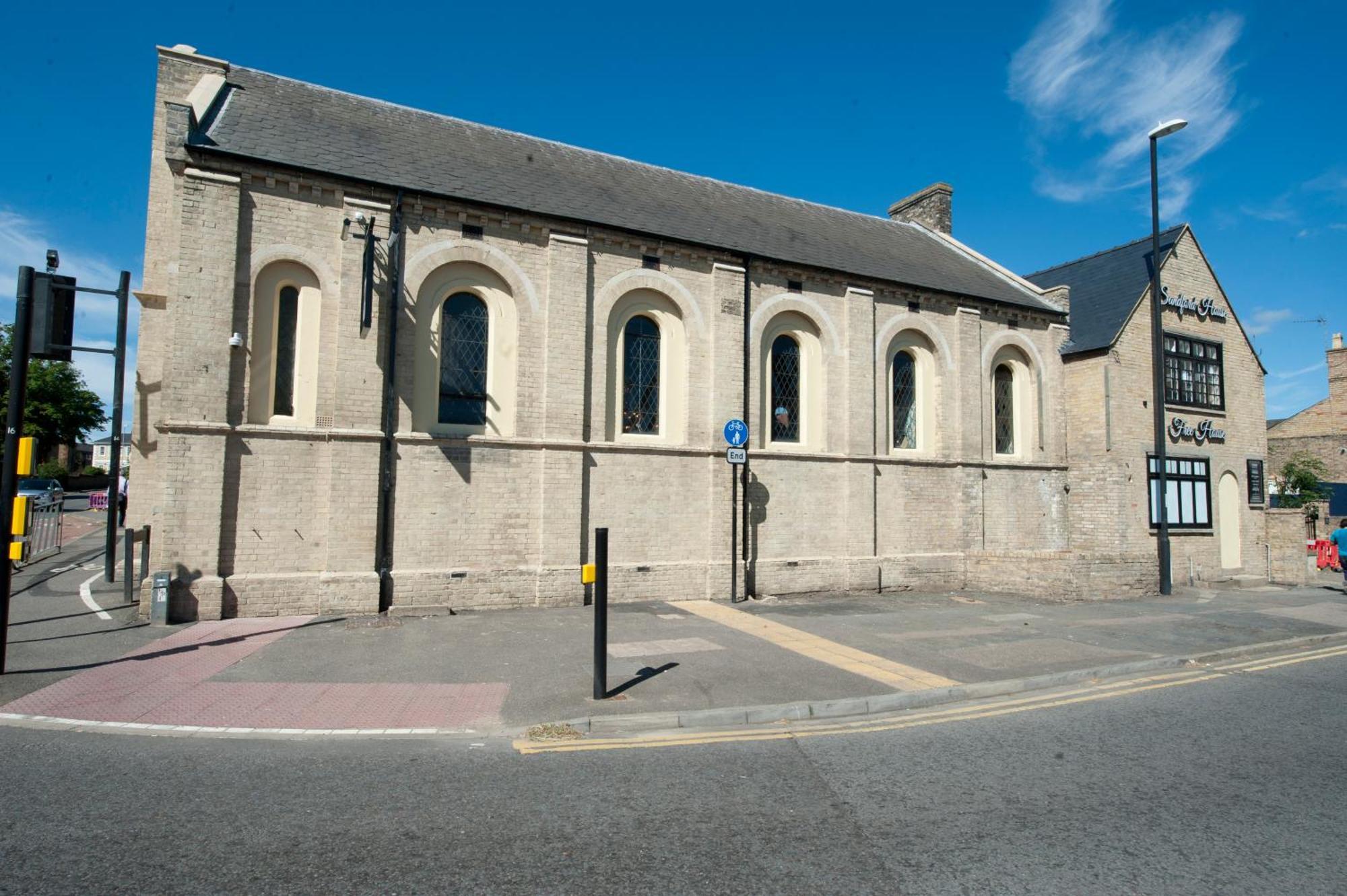 Sandford House Hotel Wetherspoon Huntingdon Exterior foto