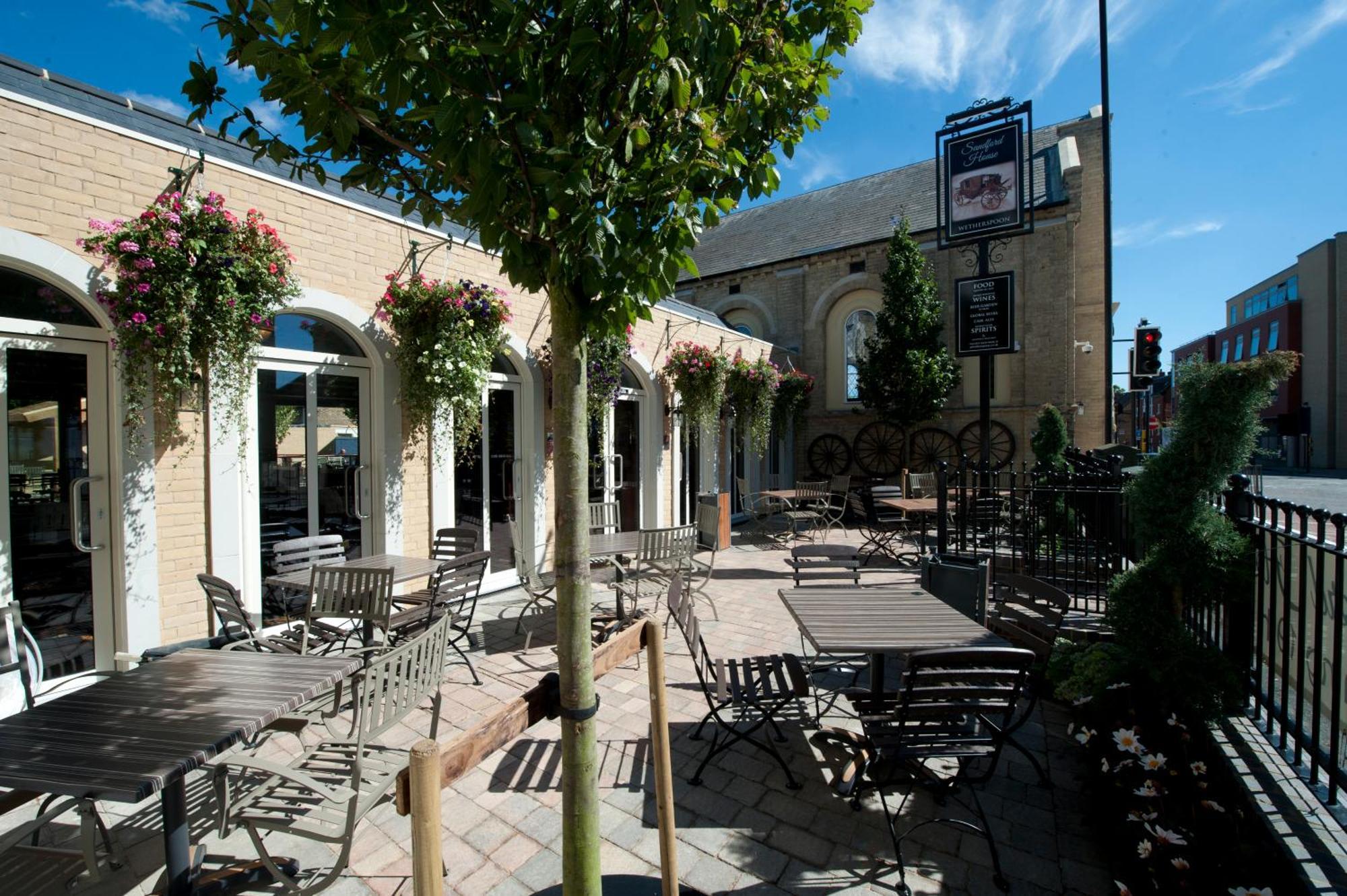 Sandford House Hotel Wetherspoon Huntingdon Exterior foto